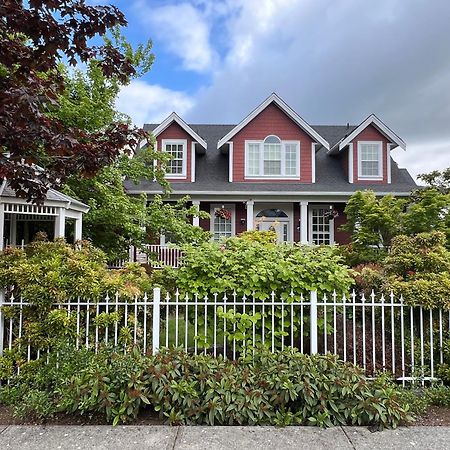 Mae Sweet Home Surrey Exterior photo
