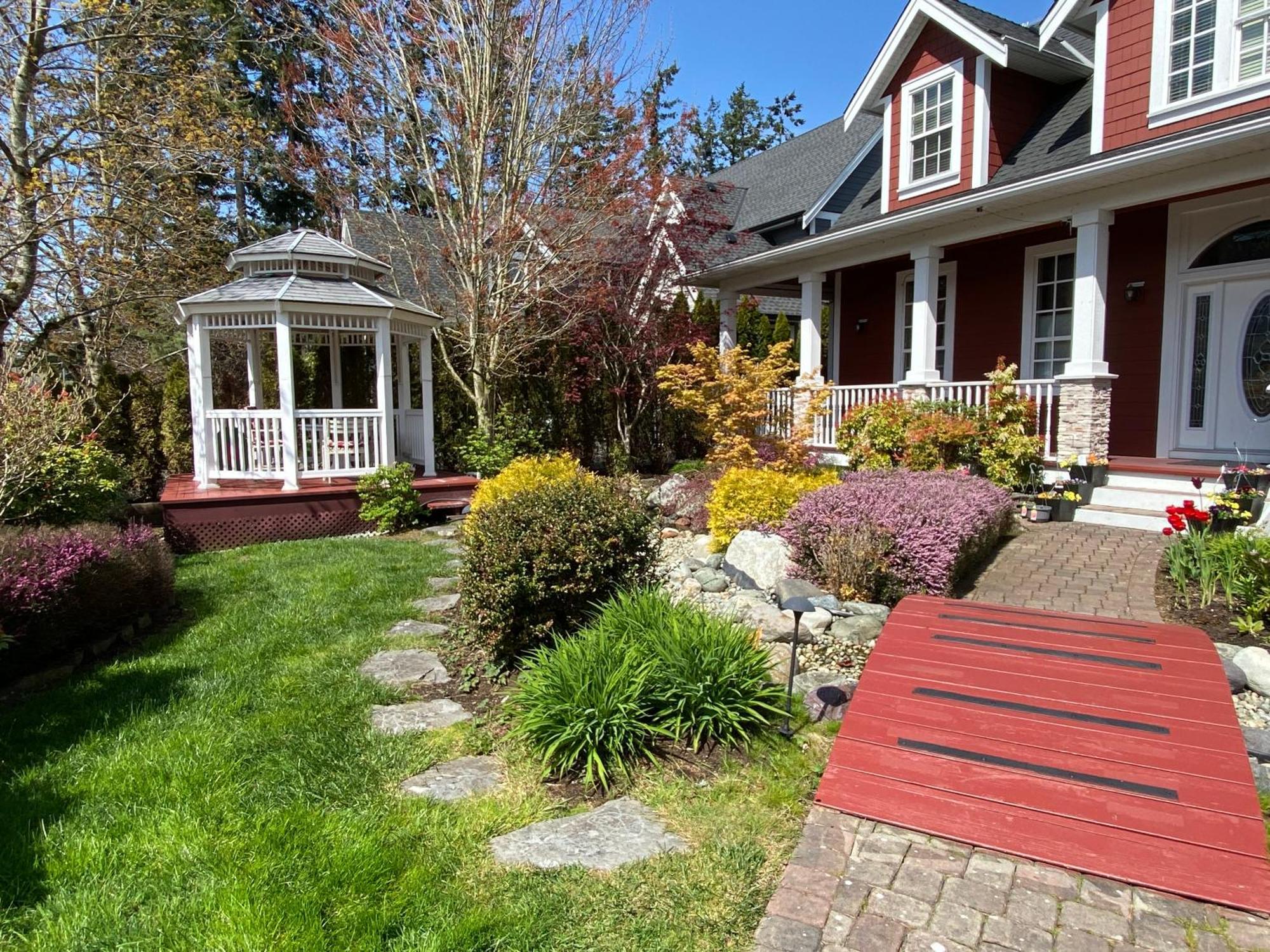 Mae Sweet Home Surrey Exterior photo
