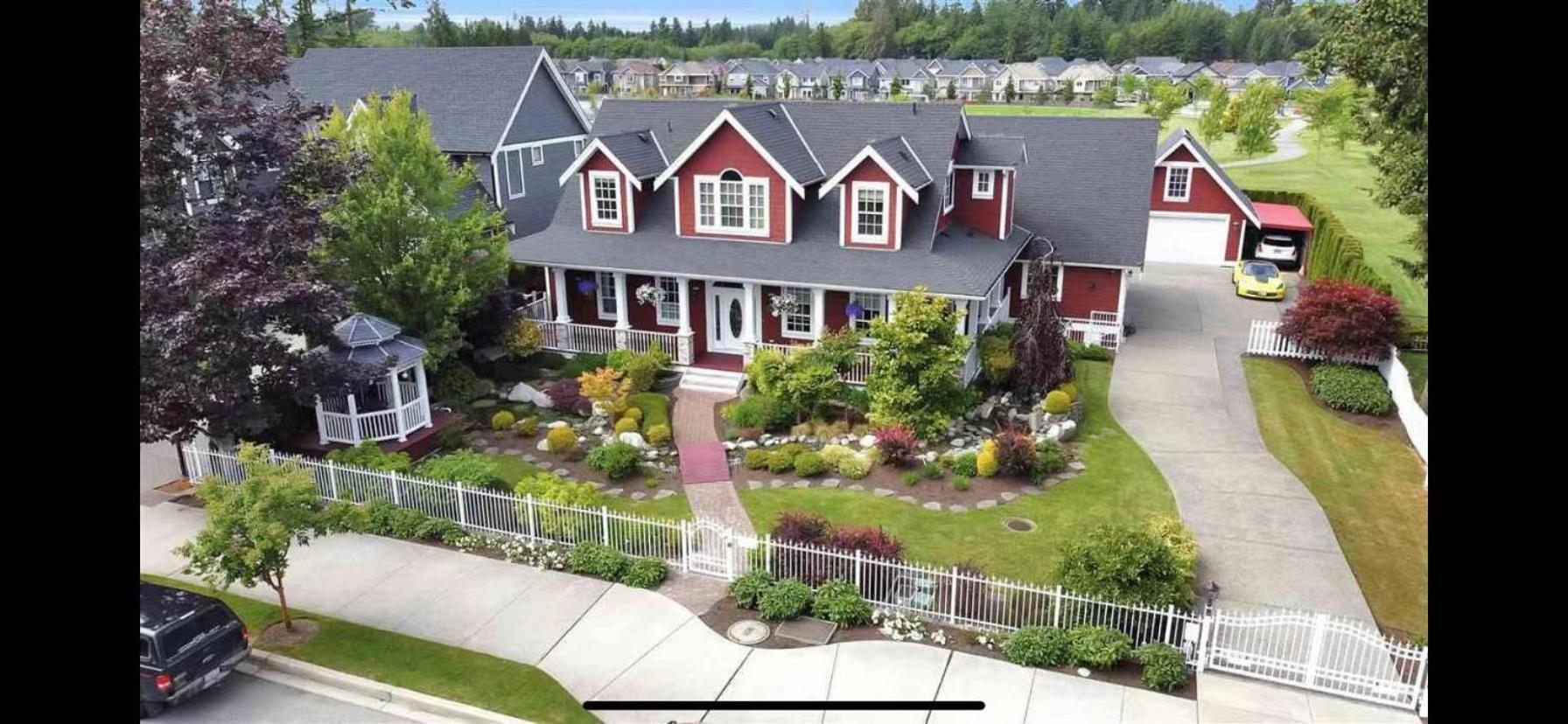 Mae Sweet Home Surrey Exterior photo